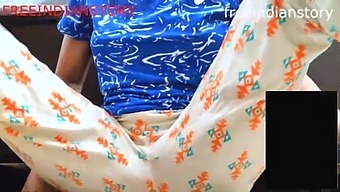 Desi Housewife'S Steamy Video Chat With Asian Teen