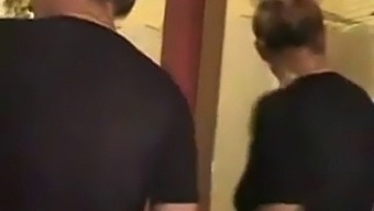 Kejutan Ibu Tiri Saat Mandi Remaja Cowok Dengan Mamanya