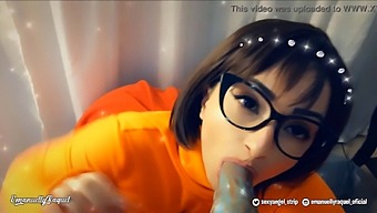 Velma Se Z Navdušenjem Loti Pošastne Kremne Pite - Pustolovščina Scooby Doo
