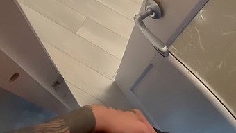 Hd-Porno: Kijk Hoe Een Babe Stiefzus Zichzelf Verwent Met Haar Handen En Mond