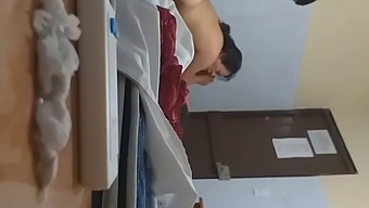 Fedezd Fel Egy Barátságos, Szűk Puncis Lány Intim Világát 6:30-Kor