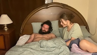 Hd-Video Av Russisk Milf Som Gir En Blowjob Til Stesønnen Sin