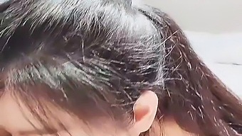 การเลียควยลึกสุดๆ พร้อมกับการเล่นน้ําลายและการเจาะจมูก