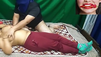 本格的なインドのマッサージ店でのセックスがカメラに捉えられる