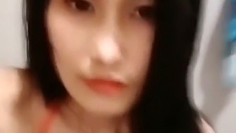 Thaitwentybabe Menikmati Keseronokan Yang Kinky Dengan Dildo Ungu Dan Stilettos