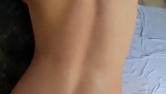 Dua Remaja Terlibat Dalam Seks Anal Panas Dan Merintih Di Bak Mandi Dengan Dua Pasangan Yang Terampil.
