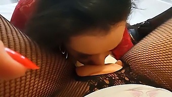 Angel Lima Faz Um Boquete Sensual Em Cléo Cadillac Com Sua Bunda Grande E Buxeda